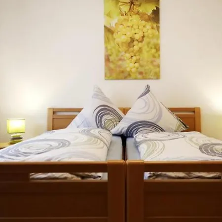 Gaestezimmer Weingut Roesch Duttweiler